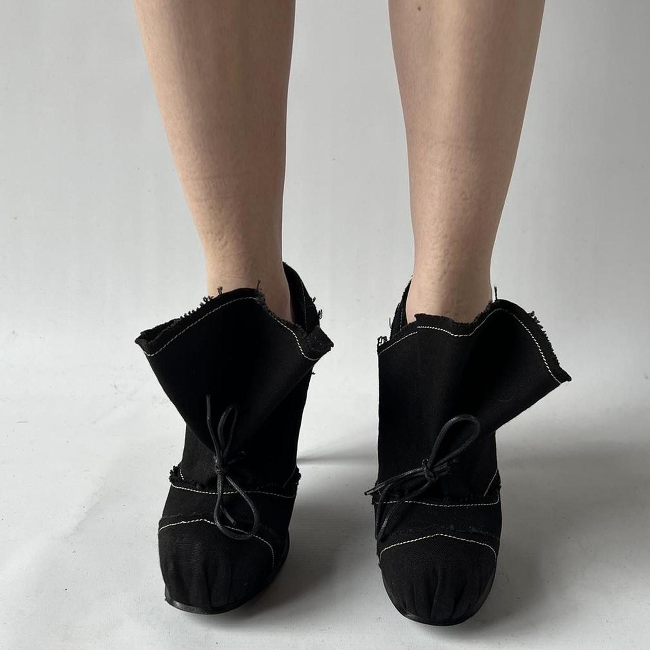 BIOGRAPHY Heels