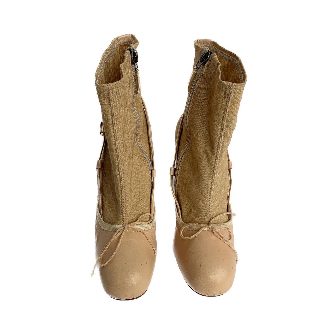 BIOGRAPHY Ballet Heels