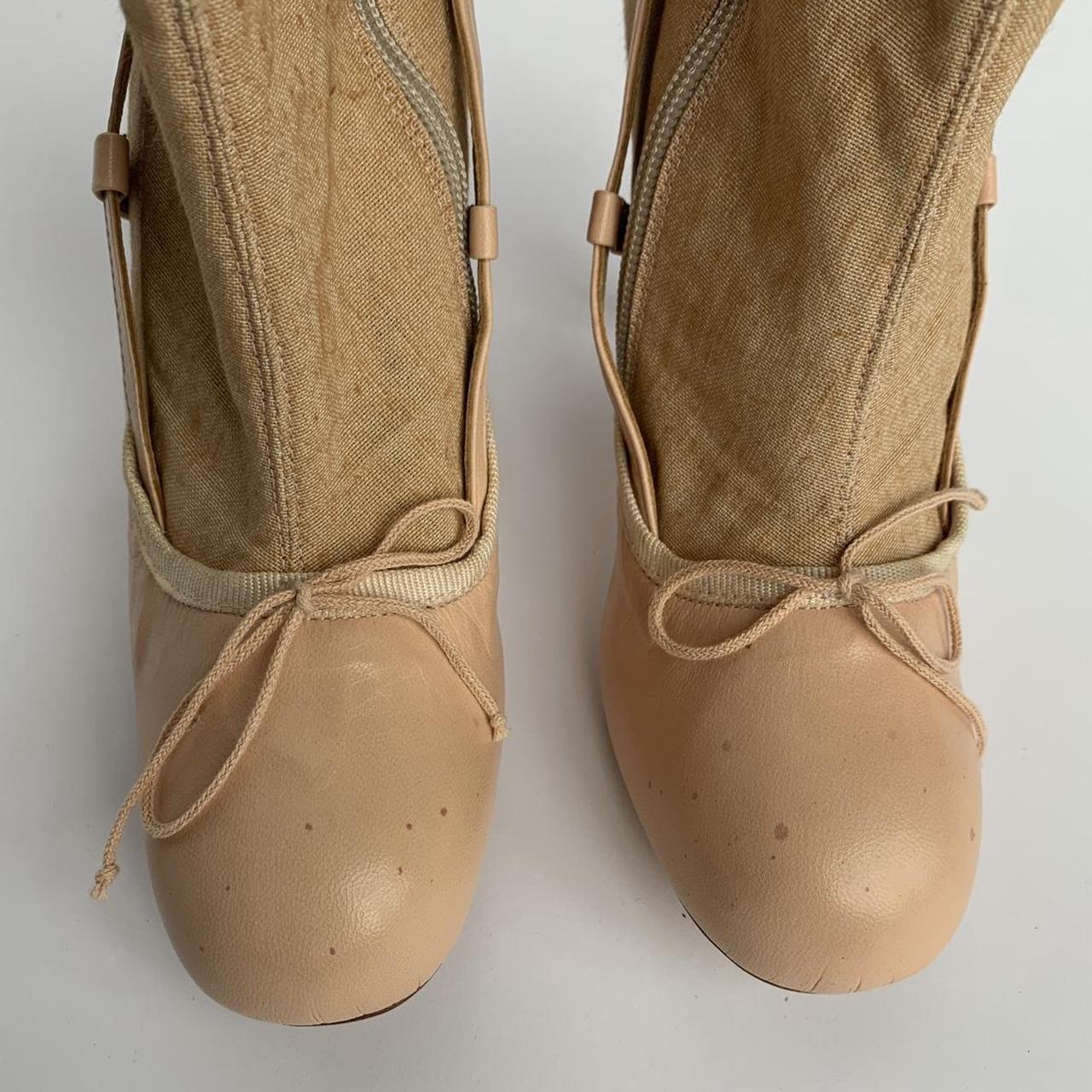 BIOGRAPHY Ballet Heels