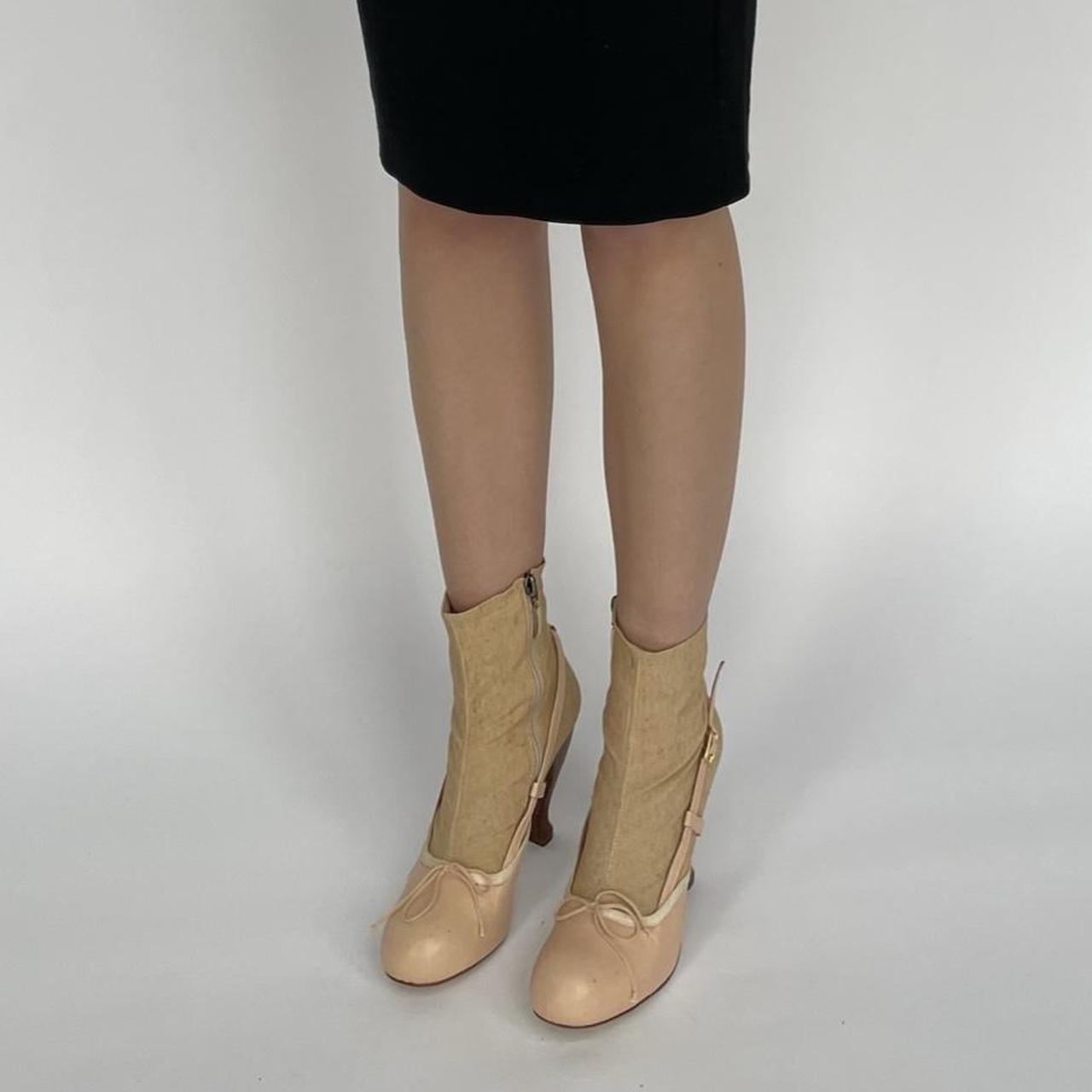 BIOGRAPHY Ballet Heels