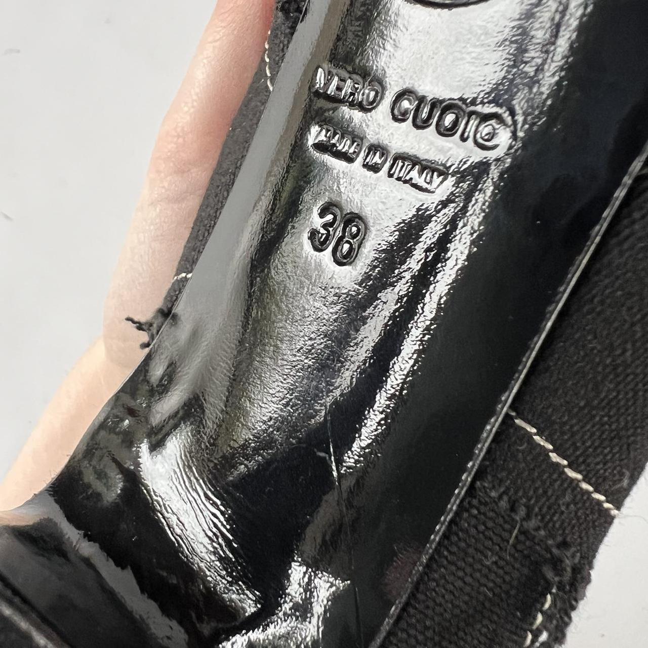 BIOGRAPHY Heels